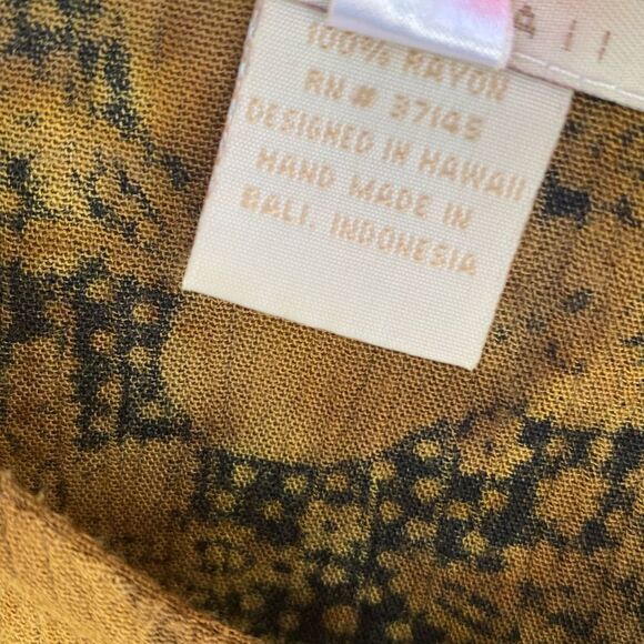 Hilo Hattie Hawaii Sz XL Button Up - Picture 7 of 9